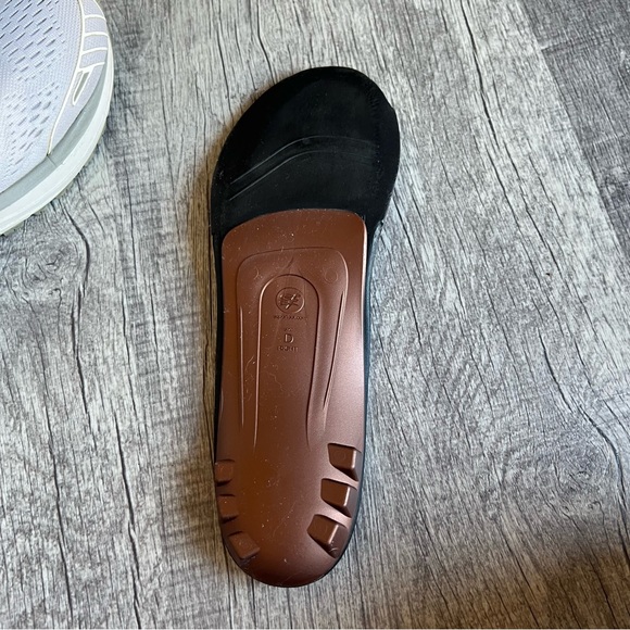 Brooks Women's Adrenaline GTS 18 Running Shoes Size 9 - Picture 12 of 16